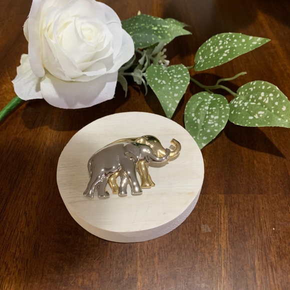 Vintage Shining Silver and Gold Tone Elephant Brooch. - Picture 5 of 10